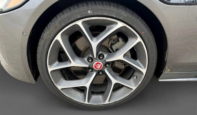 
								2017 Jaguar XE 35t R-Sport full									