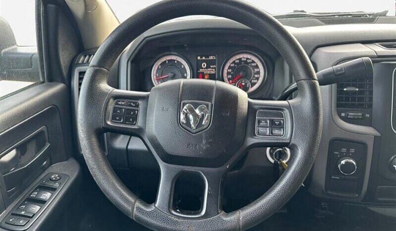 
								2017 RAM 1500 ST full									