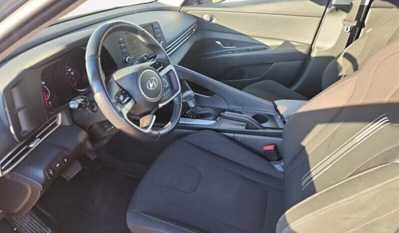 
								2022 Hyundai ELANTRA Preferred full									