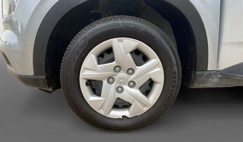 
								2021 Hyundai VENUE Essential full									