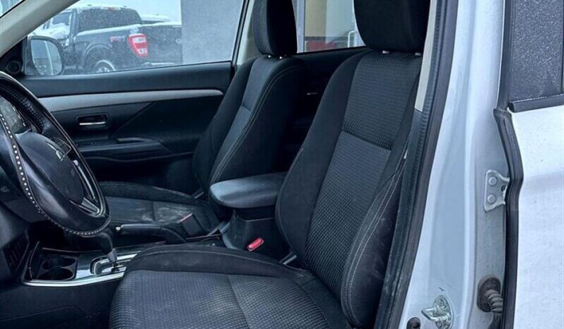 
								2018 Mitsubishi Outlander ES full									