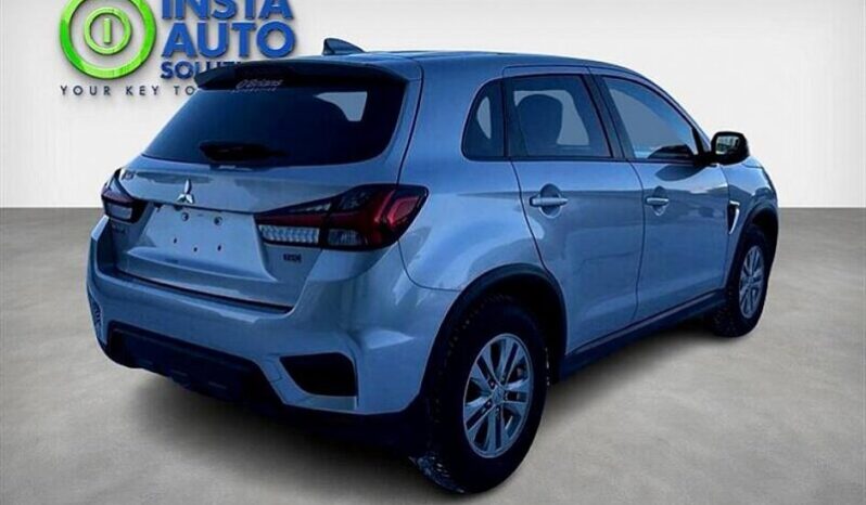 
								2022 Mitsubishi RVR SE full									