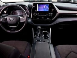 
										2023 Toyota Highlander LE full									