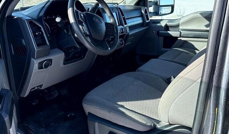 
								2020 Ford F-350 Super Duty XLT full									