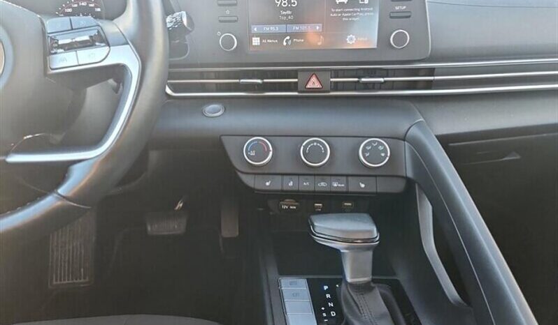 
								2022 Hyundai ELANTRA Preferred full									