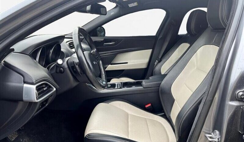 
								2017 Jaguar XE 35t R-Sport full									