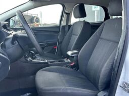 
										2016 Ford Focus SE full									