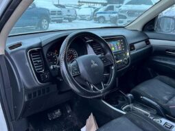 
										2018 Mitsubishi Outlander ES full									