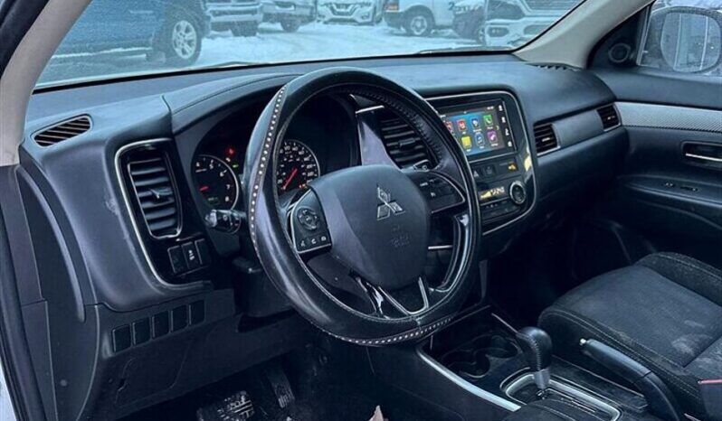 
								2018 Mitsubishi Outlander ES full									