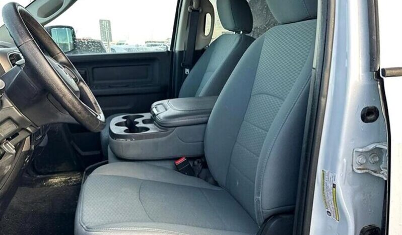 
								2017 RAM 1500 ST full									
