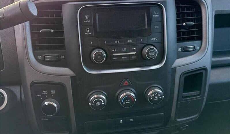 
								2017 RAM 1500 ST full									