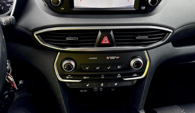 
								2020 Hyundai Santa Fe Essential 2.4L full									