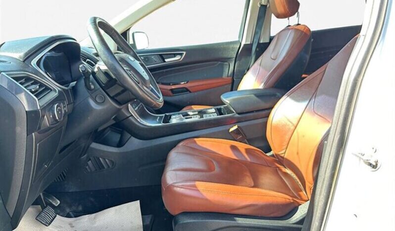 
								2019 Ford Edge Titanium full									