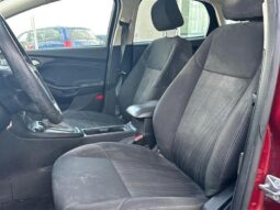 
										2017 Ford Focus SE full									