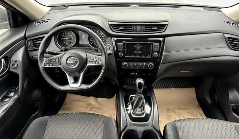 
								2020 Nissan Rogue SV full									