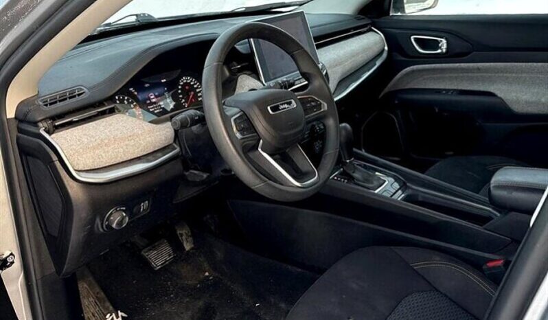 
								2022 Jeep Compass Sport full									
