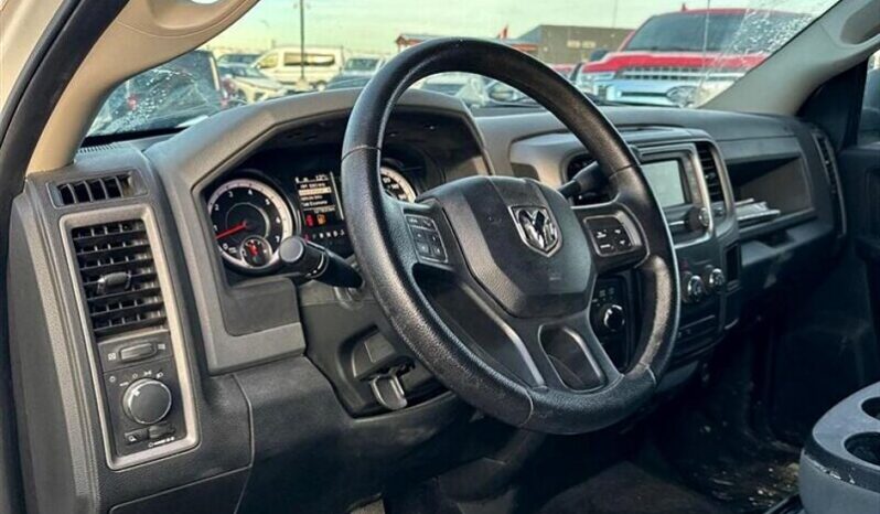 
								2017 RAM 1500 ST full									