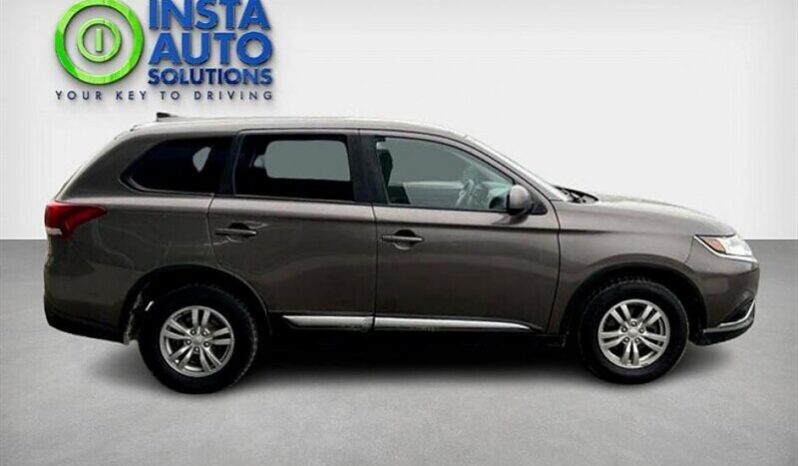 
								2019 Mitsubishi Outlander ES full									