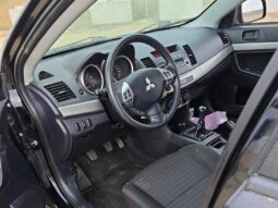 
										2013 Mitsubishi Lancer Sportback SE full									