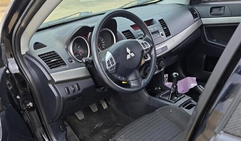 
								2013 Mitsubishi Lancer Sportback SE full									