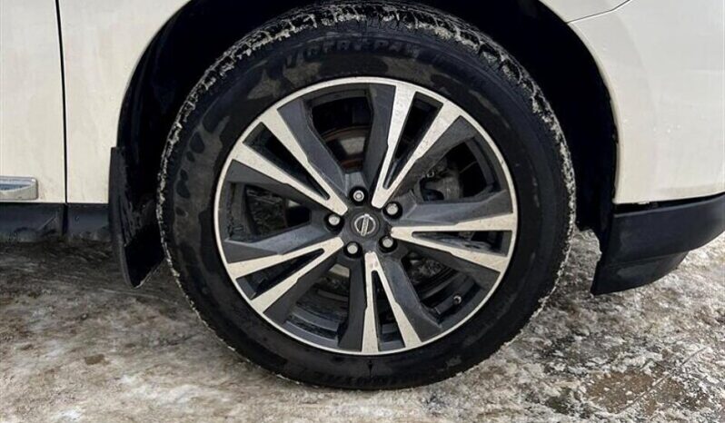 
								2018 Nissan Pathfinder Platinum full									