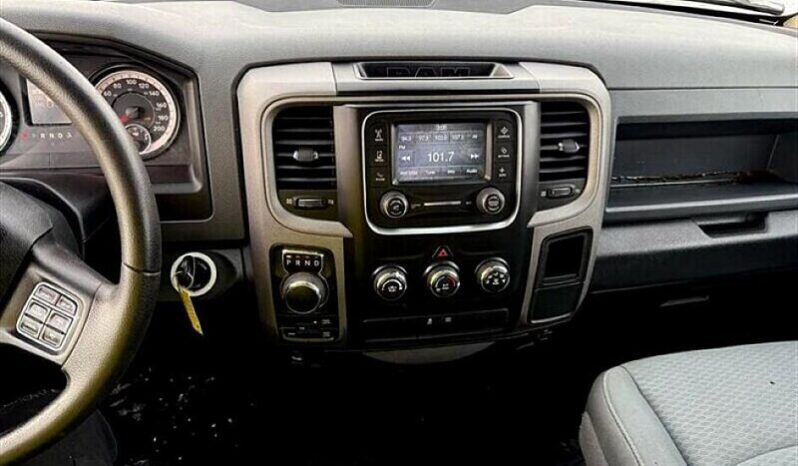 
								2017 RAM 1500 Express full									