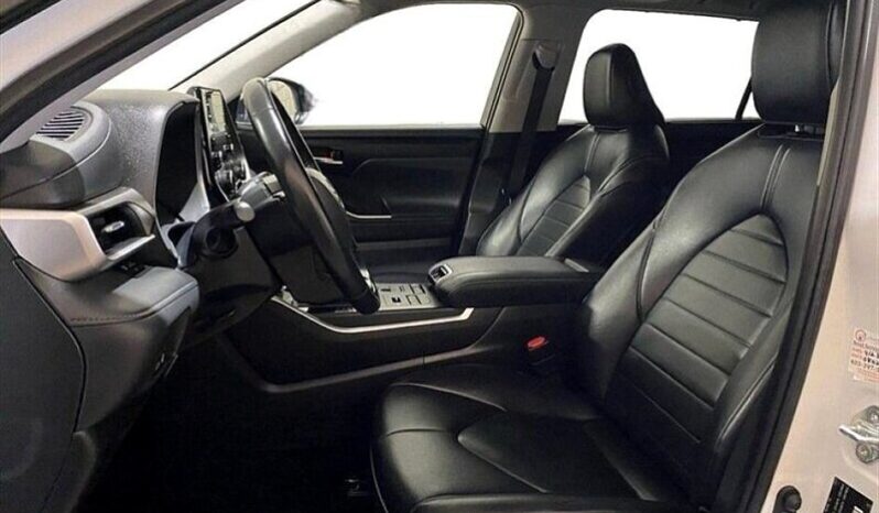 
								2023 Toyota Highlander XLE full									