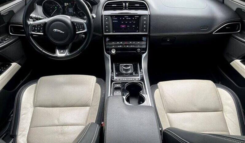 
								2017 Jaguar XE 35t R-Sport full									