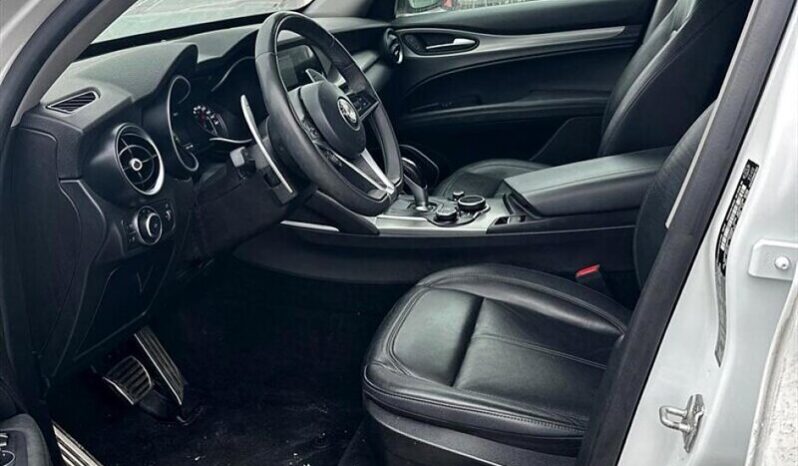 
								2018 Alfa Romeo Stelvio Sport full									