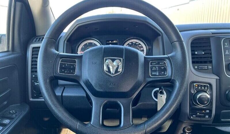 
								2017 RAM 1500 ST full									