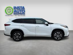 
										2023 Toyota Highlander XLE full									