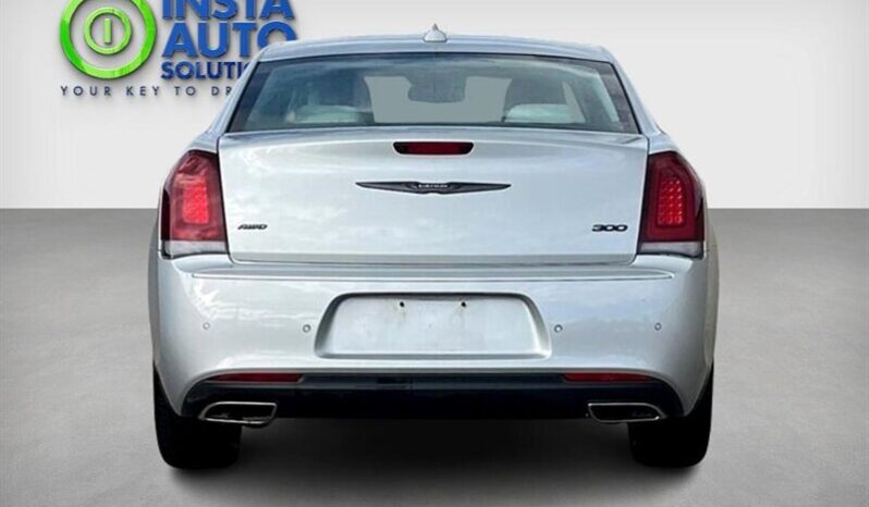 
								2022 Chrysler 300 Series Touring L full									