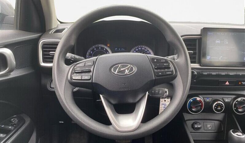 
								2021 Hyundai VENUE Essential full									