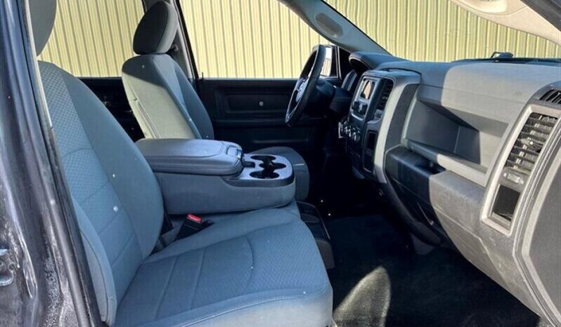 
								2017 RAM 1500 ST full									