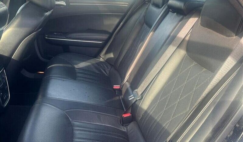 
								2019 Chrysler 300 Series C 5.7L Hemi V8 full									