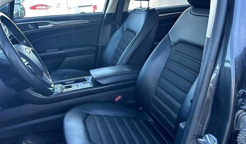 
								2017 Ford Fusion SE full									