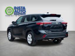 
										2023 Toyota Highlander LE full									