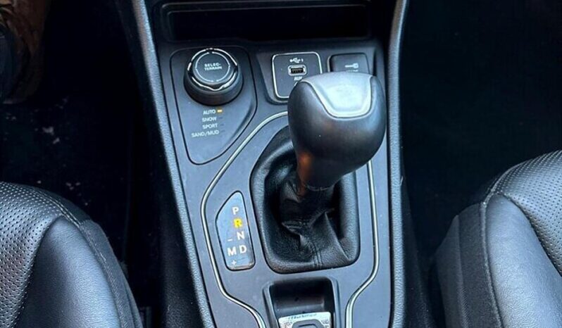 
								2019 Jeep Cherokee High Altitude full									