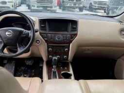 
										2018 Nissan Pathfinder Platinum full									