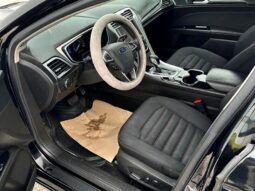 
										2016 Ford Fusion SE full									