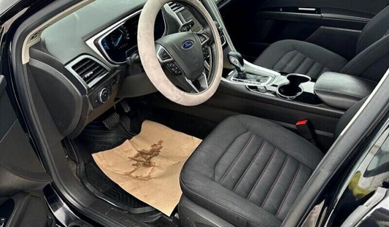 
								2016 Ford Fusion SE full									