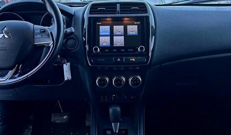 
								2022 Mitsubishi RVR SE full									