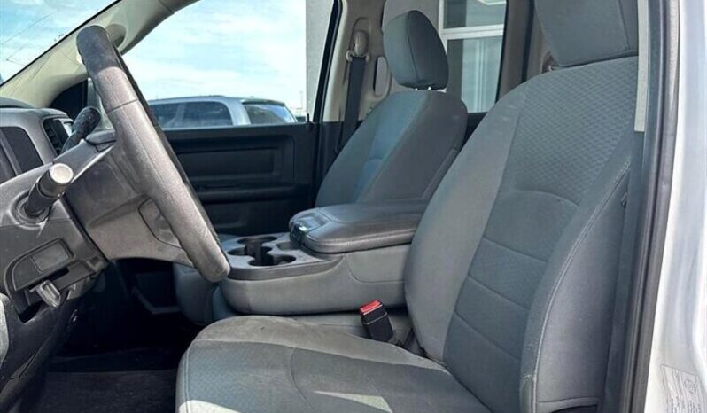 
								2017 RAM 1500 ST full									