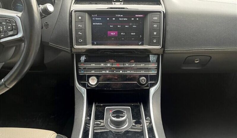 
								2017 Jaguar XE 35t R-Sport full									