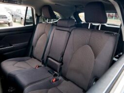 
										2023 Toyota Highlander LE full									