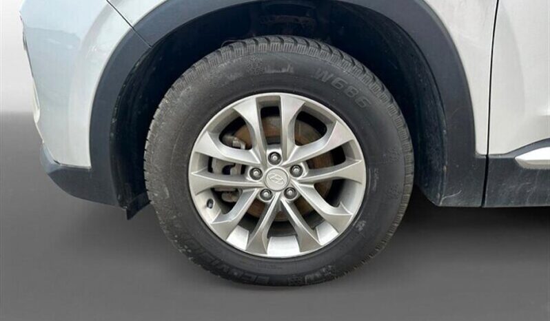
								2019 Hyundai Santa Fe Essential 2.4L full									