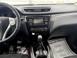 
										2016 Nissan Rogue SV Moonroof full									