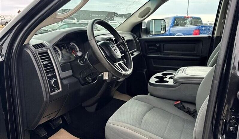 
								2017 RAM 1500 ST full									