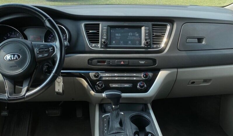 
								2017 Kia Sedona LX full									