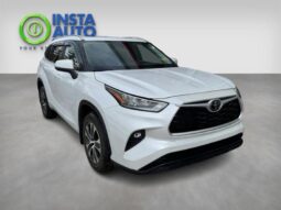 
										2023 Toyota Highlander XLE full									